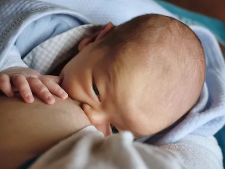 Hiába a szoptatás, ha antibiotikumot kap a csecsemő?