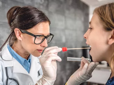 Jó-e a probiotikum plusz rágógumi kombináció garatgyulladásra?