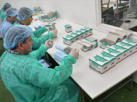 Soron kívül készülnek az egészségügyi védőmaszkok