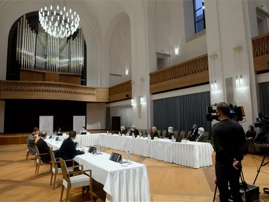 Újabb szigorítások jöhetnek, kedden és szerdán dönt a kormány