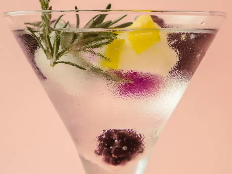 Az alkoholfogyasztás során fellépő allergiaszerű tünetek okai és megelőzési lehetőségei