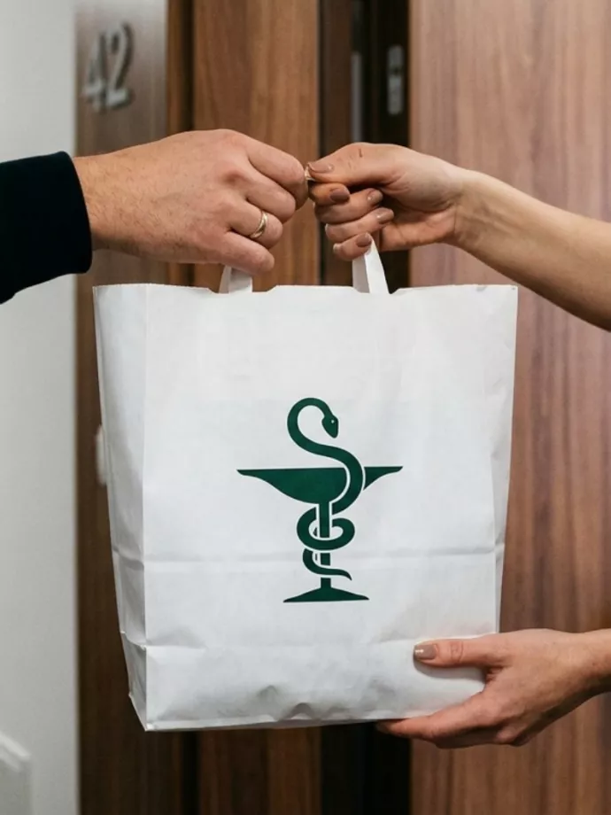 Tízből hét magyar szerint javítaná az ellátást a vény nélküli gyógyszerek házhoz szállítása