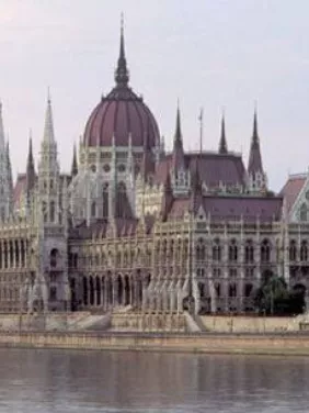 Döntött a védett üzemanyagár kivezetéséről a parlament