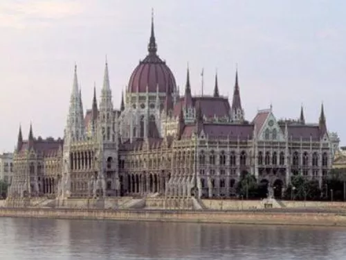 Döntött a védett üzemanyagár kivezetéséről a parlament