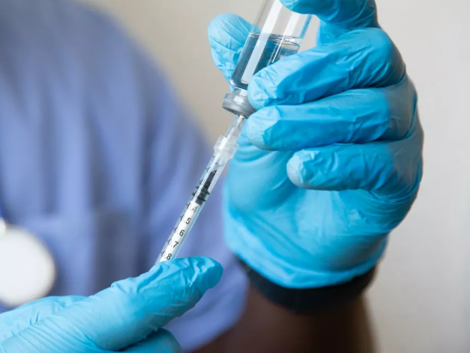 Elérhetővé vált a világ első, évente kétszer adandó HIV-vakcinája