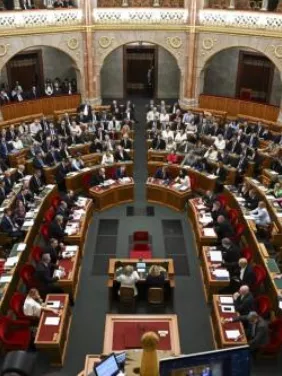 Szerkezeti átalakításokról, kamarai jogkörökről az Országgyűlésben