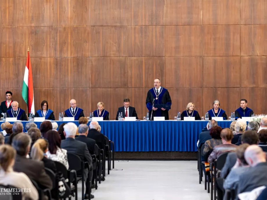 Jubiláns és oktató gyógyszerészeket köszöntöttek